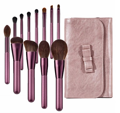 Noble Julie brushes classy makeup 2020 -ishops